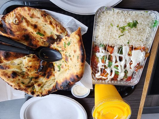 Chicken stuffed naan, mango Lassi and veggies lunch special. Yum!