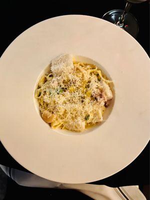 Scallop carbonara (pepper in fettuccine).