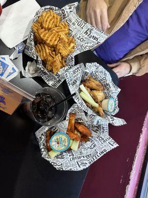 Waffle Fries, Wings (garlic butter, medium)