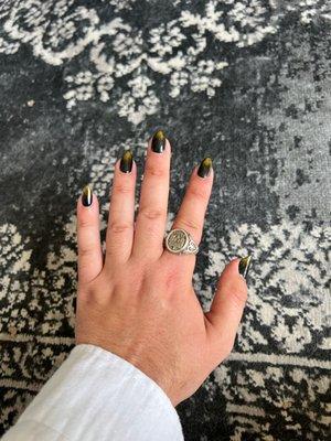 Black gel with a gold ombré