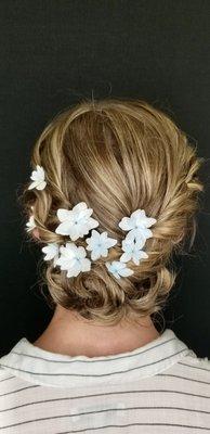 Ethereal updo with real flowers for this beautiful bride highlights her beautiful highlights.