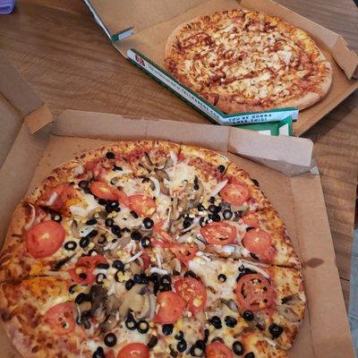 Garden Pizza & BarBQ Chicken