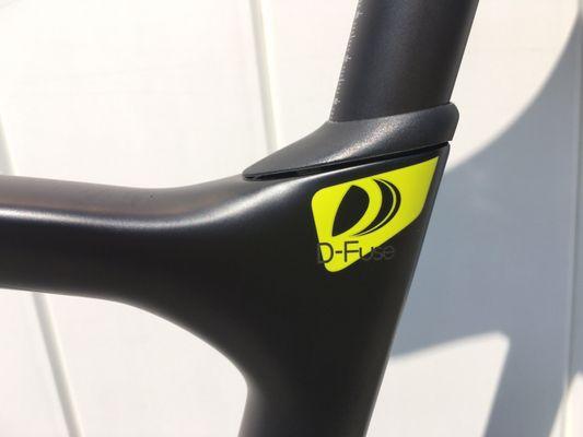 Carbon frame, and nice details like hidden seat post bolt