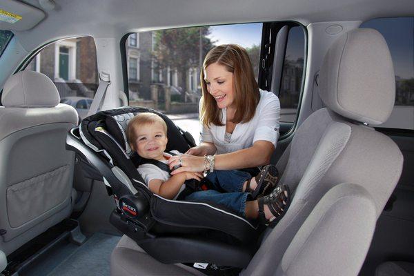 Traveling with Kids? No Problem, we provide car seats for babies.