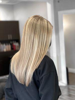 Full highlight, root tap and haircut by Arielle @hair.by.arielle