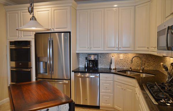 Stunning Kitchen in waterfront PierPointe Condo