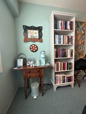 Coffee and book area in the Woodshed room