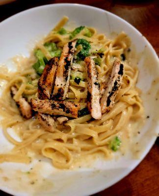 Brothers Restaurant Chicken Broccoli Alfredo