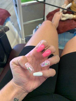 Nails pretty in pink