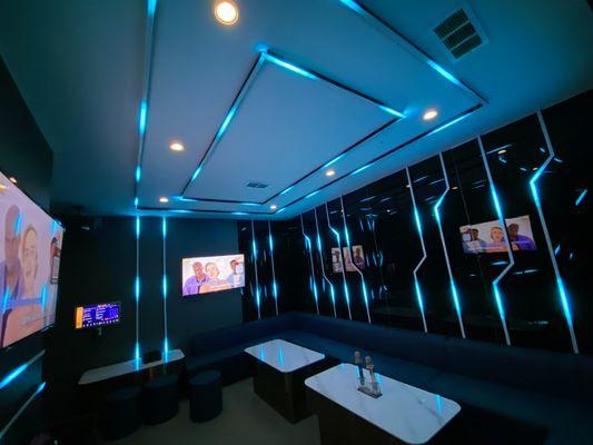 Pure karaoke is now REMODELED! Call for reservation！Walk-in welcome！