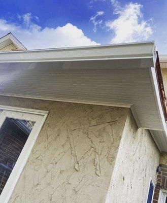 Tongue n groove cedar wood soffit install with mitered cove moulding underneath