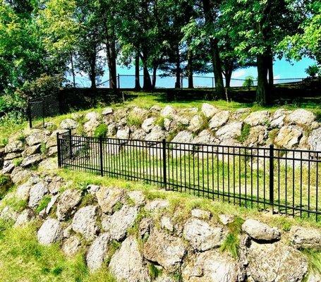 4' ornamental  fence  &
4' black chain link fence
Pleasant Hill, IA