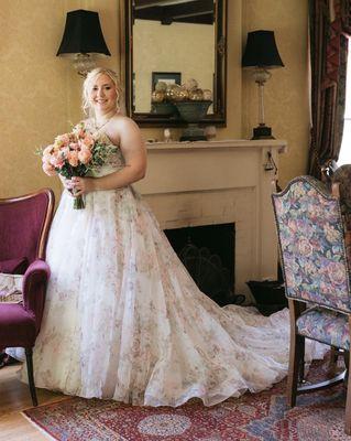 Gorgeous bride thanks to Elegant Brides