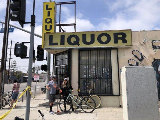 Showplace Liquors