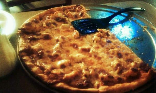 Buffalo chicken pizza. Yum!!