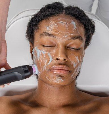 Glo2 Facial:
 Hydrate Treatment; Refresh & Replenish dry dull skin