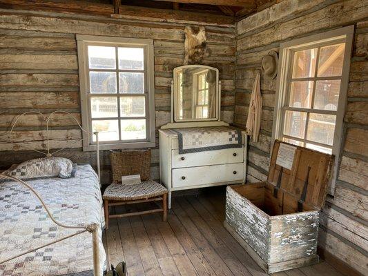 Miner's cabin with everything original and restored