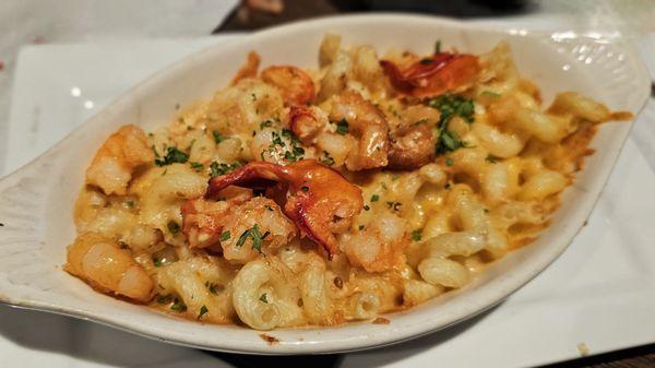 Butter-Poached Lobster and Shrimp Mac n Cheese