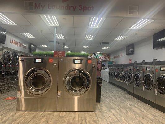 Beautiful remodeled and very clean and organized! Best laundromat I've ever been too.