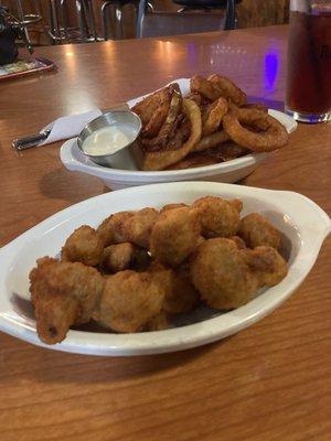 Onion rings and mushrooms