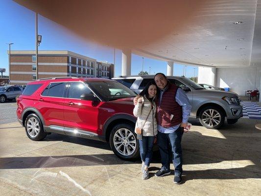 2020 Ford Explorer XLT (and the salesman's finger tip)