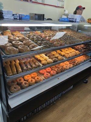 Nice selection of donuts! Friendly staff. I got the maple bacon bar.