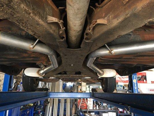 Dual muffler exhaust on a classic 1960 chevy impala