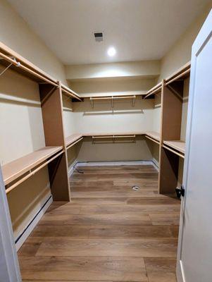 Double rod and shelves, spacious walk in closet