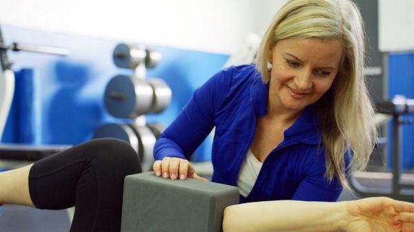 Janice sets up a client for an ab exercise.