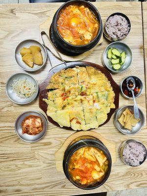 Tofu soup with seafood