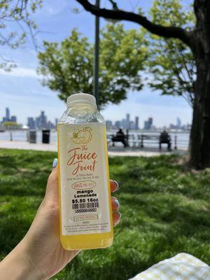 Fresh tasting fruit juice with a litto pulp