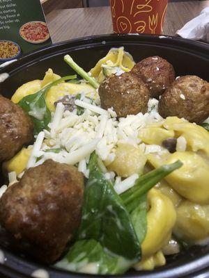 Garlic tortellini with meatballs