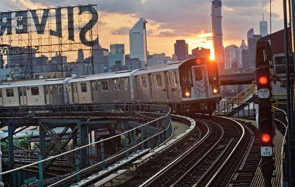 A beautiful photo, of the #7, Flushing Line! Servicing the Queens area! NYC.