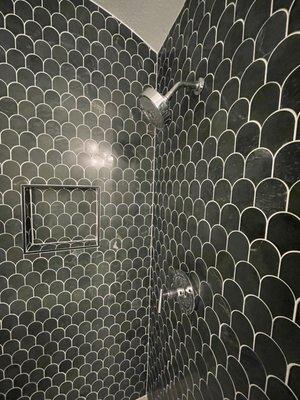 Shell tile shower surround