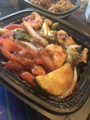 Shrimp and broccoli with garlic sauce - fresh veggies