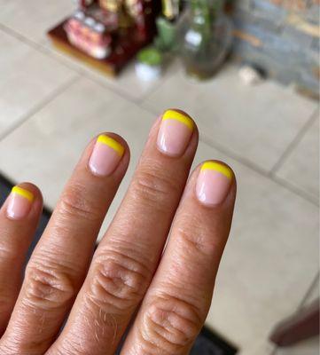 Bubble bath shellac with bright yellow edge