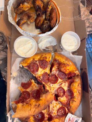 Small Pepperoni Pizza & 6 WINGS BUFFALO