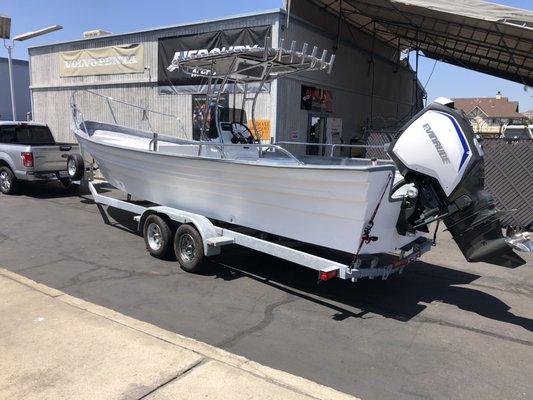 New Evinrude G2 175HP rigged on this Ponga.