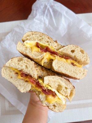 Bacon, Egg, and Cheese Everything Bagel | Instagram: gaogirlsgrubbin