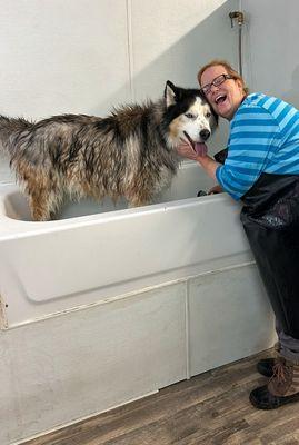 The elevated tub with stairs meant no lifting for me!