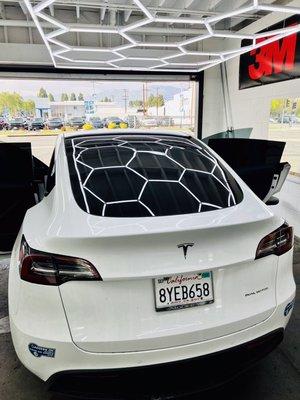 Tesla Y 2font door 20% back 5% sunroof 5% front windshield 70%