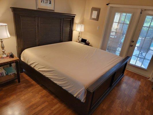 Sonoma dark tone bed