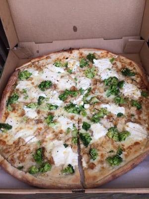 White cheese, chicken and broccoli pizza. Damn good pie. I miss living in Jersey. Mr. Protofino can make a pie.