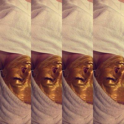 Collagen Gold Mask, hydrate and rejuvenate the skin to reduce fine lines and wrinkles.