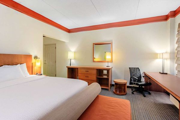 La Quinta Inn & Suites By Wyndham Raleigh/Durham Southpoint