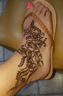 Love my new henna, she was fast and great customer service! Design was just what i wanted