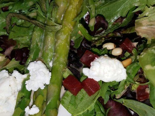 DMA ATRIUM CAFE : OMG ! Someone shrunk their salads!! Asparagus, Beets & Goat Cheese