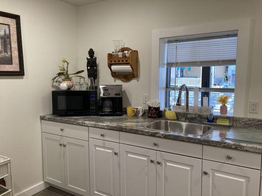 Microwave and coffee maker in Eureka Suite