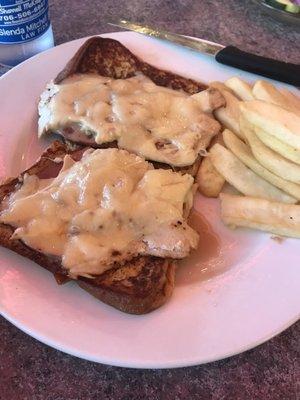 Monte Cristo sandwich with pale fries