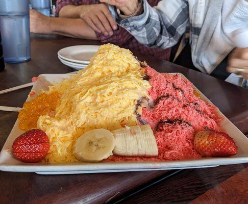 Mango & strawberry snow ice